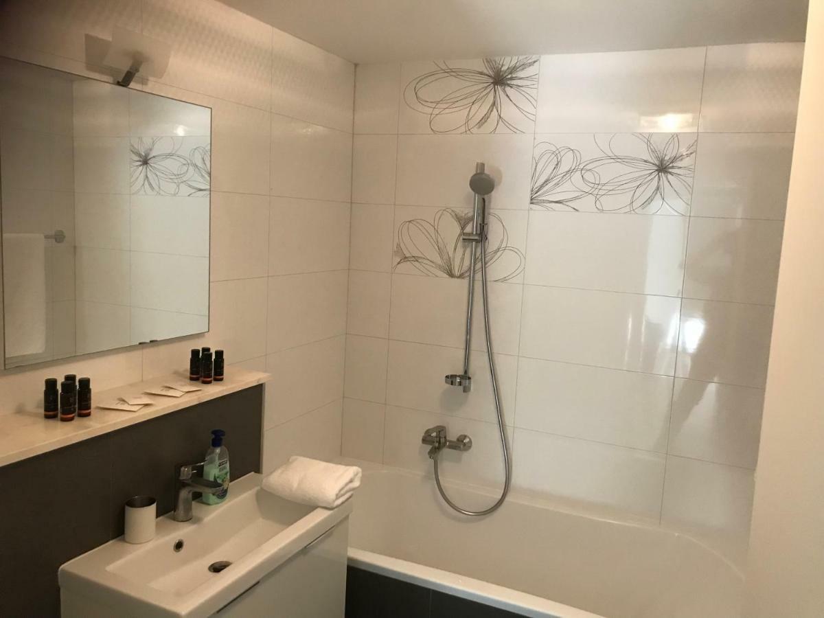 Blue Water Apartment Zrnovo Екстериор снимка