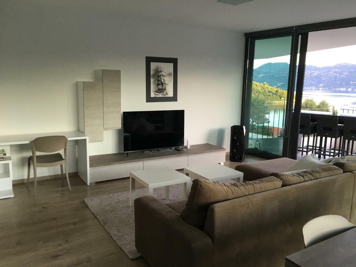 Blue Water Apartment Zrnovo Екстериор снимка