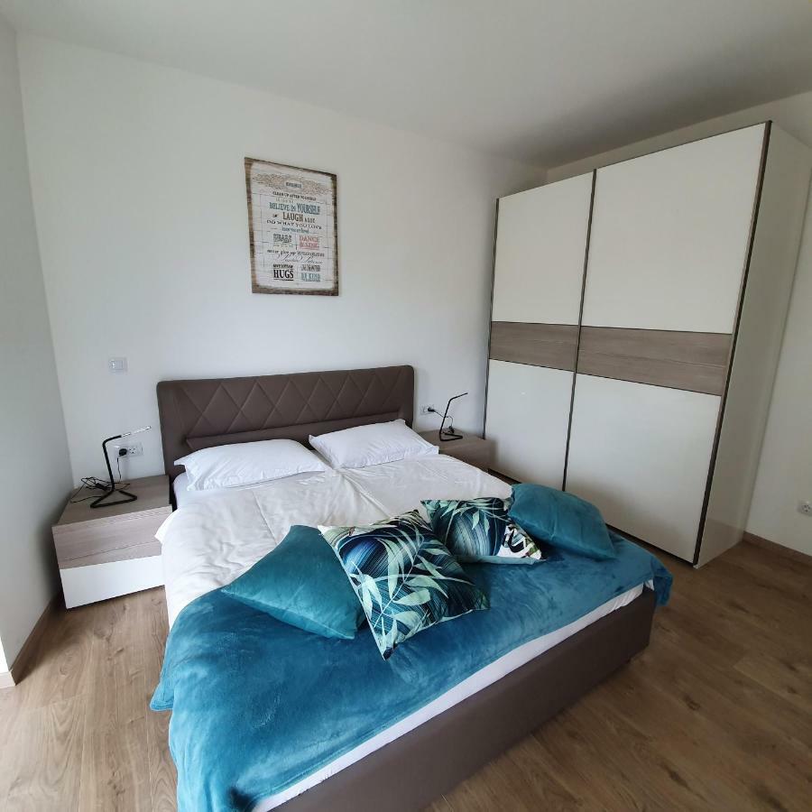 Blue Water Apartment Zrnovo Екстериор снимка