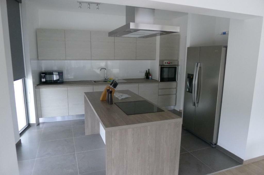 Blue Water Apartment Zrnovo Екстериор снимка
